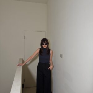 (現貨)  時髦微高領削肩背心